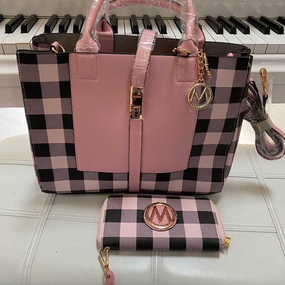 Pink tote bag and wristlet MKF mia collection 2 pc.